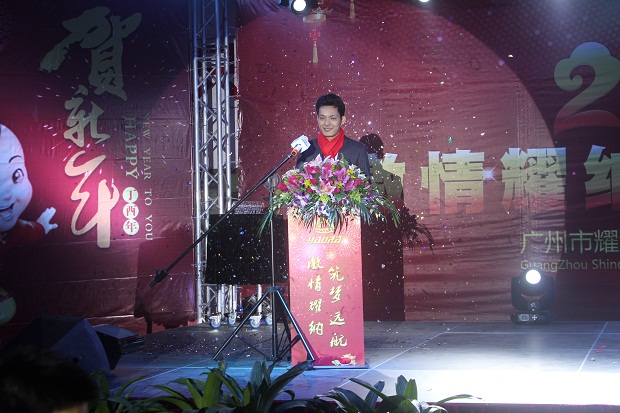耀納舞臺(tái)年歡晚會(huì)現(xiàn)場(chǎng)