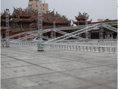 如何搭建舞臺桁架燈光音響工程？